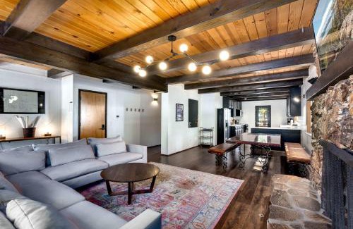 Tahoe Woods Casa | Modern Retro Tahoe Chic Chalet