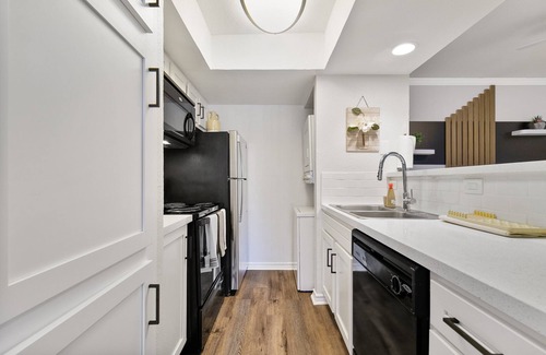 Vickery Meadow Casa | Modern Ritzy Haven