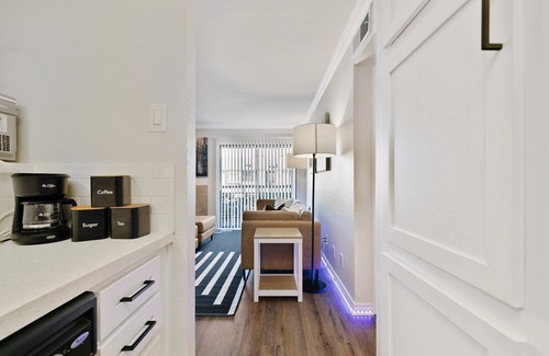 Vickery Meadow Casa | Modern Ritzy Haven