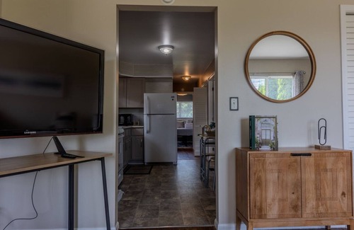 Wyandotte Casa | Modern River Retreat Near Airport, Hospitals, Corporations