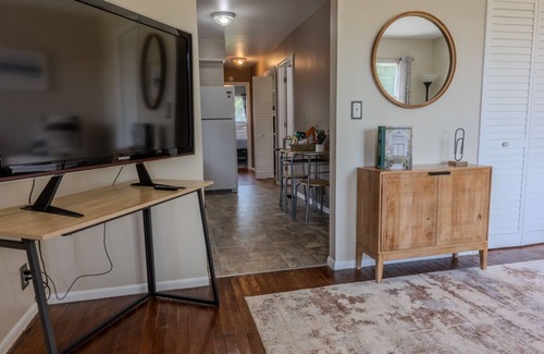 Wyandotte Casa | Modern River Retreat Near Airport, Hospitals, Corporations
