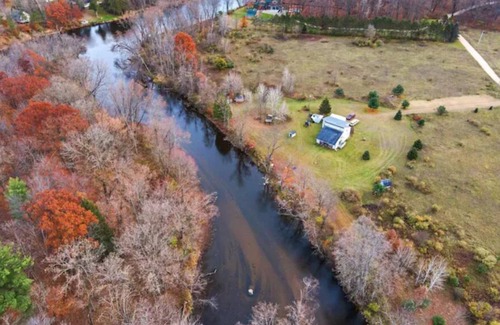 Paris Cabina | Modern Riverfront Home at River's Bend Retreat