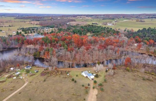 Paris Cabina | Modern Riverfront Home at River's Bend Retreat