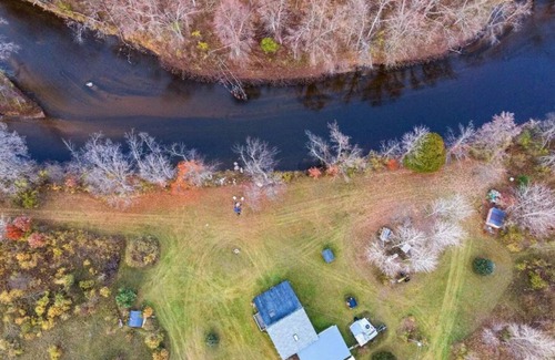 Paris Cabina | Modern Riverfront Home at River's Bend Retreat