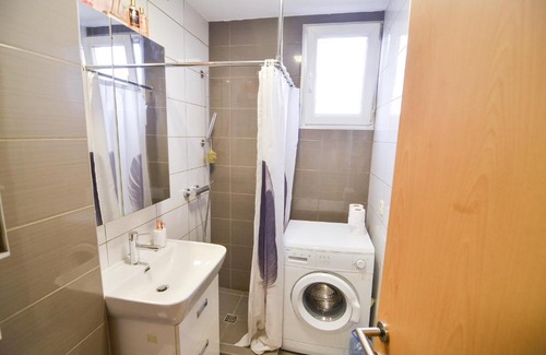 Novo Sarajevo Apartamento | Modern Riverside Studio