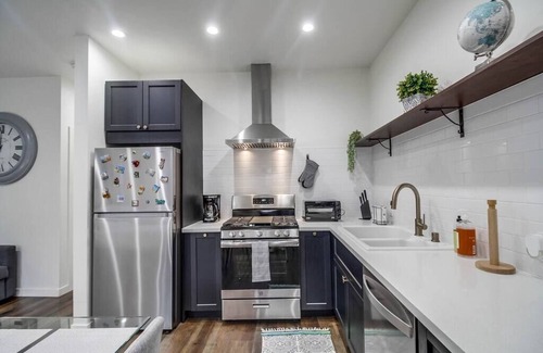 Kensington Casa | Modern & Romantic Studio | Private Entrance