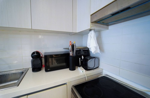 Al Raha Beach Apartamento | Modern Room in a superb apartment in Watersedge with Private Bathroom.