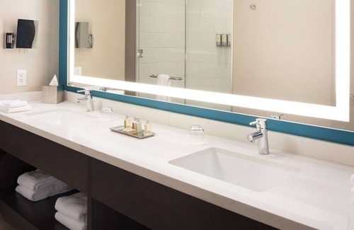 Hill Country Galleria Hotel | Modern Room w/ Rooftop Dining, Pet-Friendly Policy, & Outdoor Pool