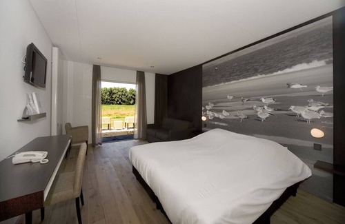 Renesse Hotel | Modern Room w/ Terrace Ideal for Nature Lovers Near Museum Burghse Schoole