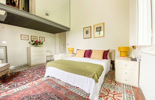 Parma Cama Y Desayuno | Modern" double room with bathroom in a late 19th century villa