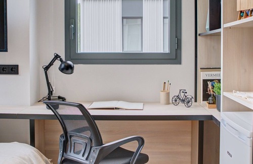 Milagrosa Apartamento | Modern Room with Wi-Fi in Pamplona, Sleeps 2