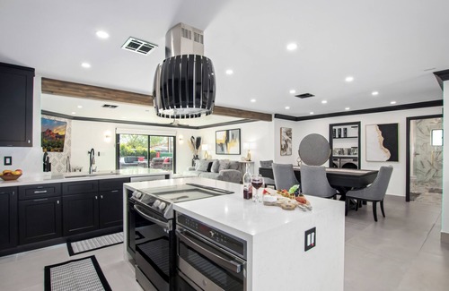Mereway Manor Cabaña | Modern Roose-pool Heat Available-hot Tub- Old Town