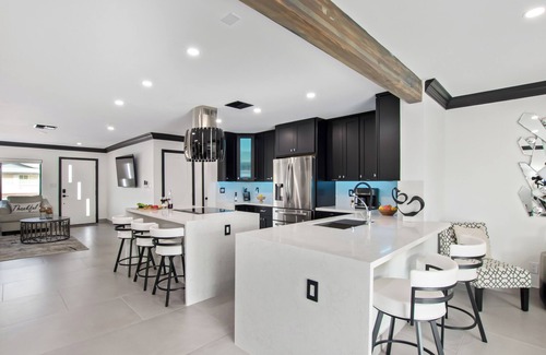 Mereway Manor Cabaña | Modern Roose-pool Heat Available-hot Tub- Old Town