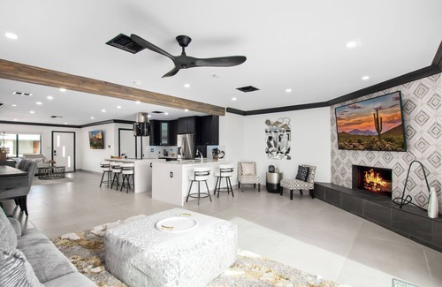 Mereway Manor Cabaña | Modern Roose-pool Heat Available-hot Tub- Old Town