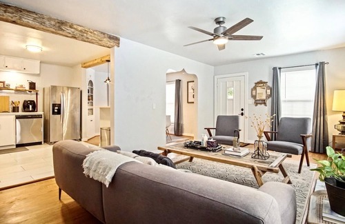Central Oklahoma City Apartamento | Modern Rustic 3 -bedroom 2 Bathrooms Carport
