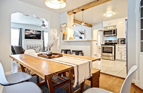 Central Oklahoma City Apartamento | Modern Rustic 3 -bedroom 2 Bathrooms Carport