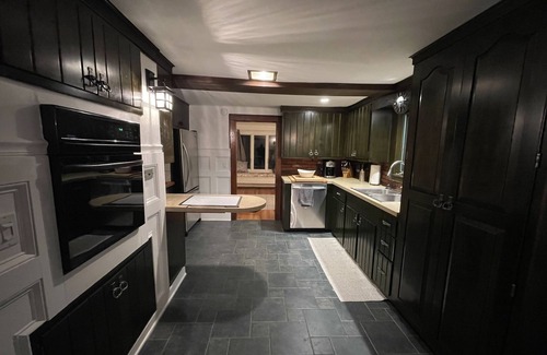 Wells Bridge Chalet De Esquí | Modern Rustic 5 Bedroom Home In the Foothills of the Catskills Mountains. 5 ⭐️