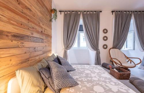 Penha de Franca Apartamento | Modern Rustic Apartment in Graça
