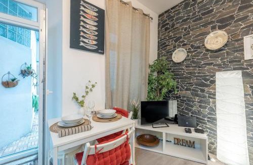 Penha de Franca Apartamento | Modern Rustic Apartment in Graça