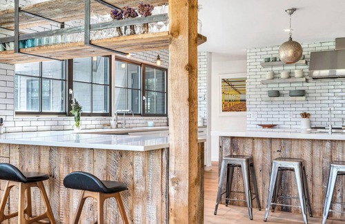 Bridgehampton Casa | Modern Rustic Bridgehampton Escape with Pool, Hot Tub, Gym & Stylish Interiors