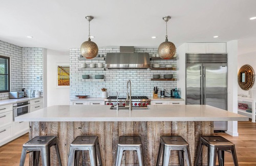 Bridgehampton Casa | Modern Rustic Bridgehampton Escape with Pool, Hot Tub, Gym & Stylish Interiors