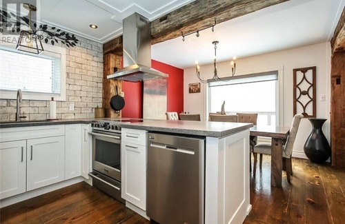 Castle Glen Estates Casa | Modern/rustic chalet steps from the Bruce Trail and amazing road riding.