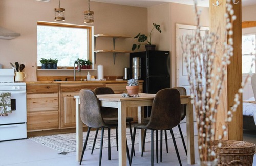 Canoncito Casa | Modern Rustic Charm for Nature Connection and Inspiration