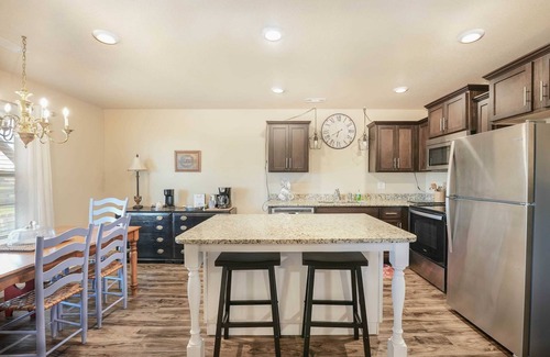 Gentry Casa | Arkansas Bliss: Rustic Meets Digital Life