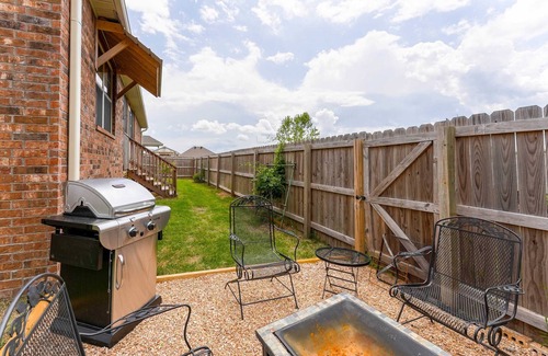Gentry Casa | Arkansas Bliss: Rustic Meets Digital Life