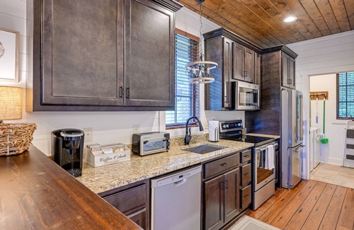 Glenville Cabina | Modern-Rustic Glenville Cabin: Golf, Hike + Unwind
