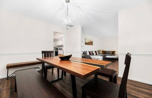 Charlotte Casa | Modern/Rustic style Ranch in South CLT w King en Suite, Fenced In, Large Deck!