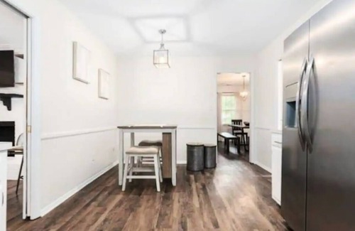 Charlotte Casa | Modern/Rustic style Ranch in South CLT w King en Suite, Fenced In, Large Deck!