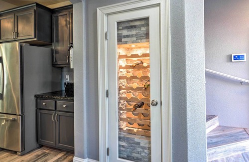 Southwestern Sacramento Casa | Modern Sacramento House ~ 12 Mi to Downtown!