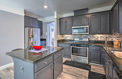 Southwestern Sacramento Casa | Modern Sacramento House ~ 12 Mi to Downtown!
