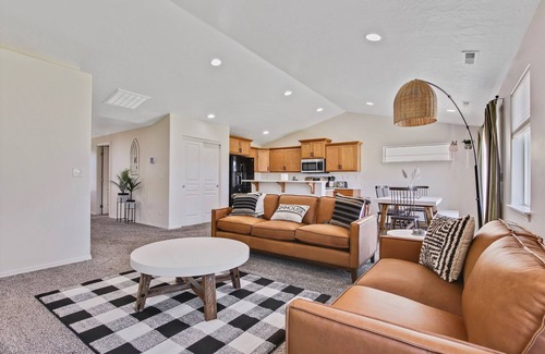 Caldwell Casa | Modern Sage Farmhouse Private 3 bedroom home