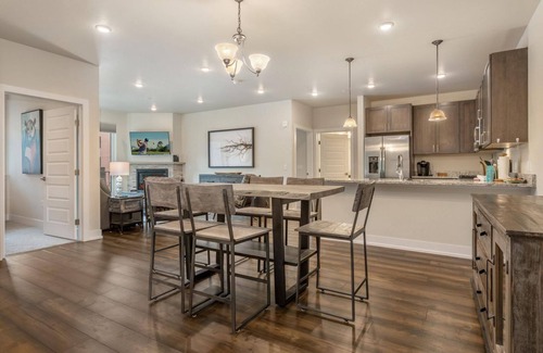 Dillon Condominio | Modern Sail Lofts: Walk to the Lake, Marina and Dining, Enjoy the Scenic Mountain and Lake Views!