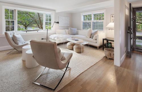 Edgartown Casa | Modern Saltbox in Edgartown Village