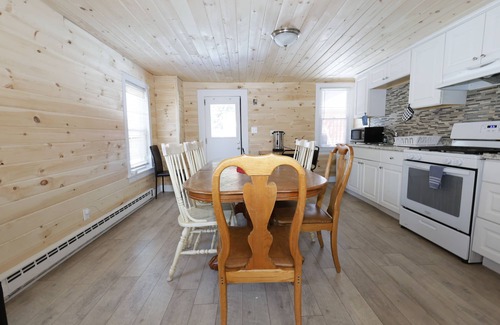 Tannersville Chalet De Esquí | Modern Sauna 8BR Sleeps 284+ HOT tub Just 5 mins to Hunter Mountain
