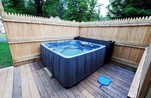Tannersville Chalet De Esquí | Modern Sauna 8BR Sleeps 284+ HOT tub Just 5 mins to Hunter Mountain