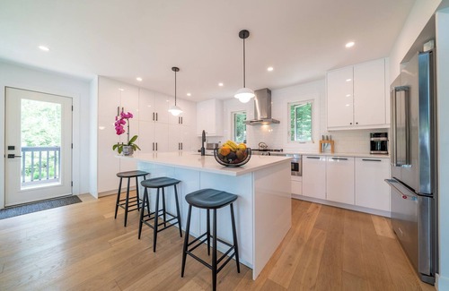North Frontenac Cabaña | Modern Scandinavian-Influenced Waterfront Cottage in North Frontenac