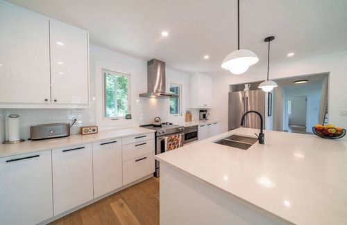 North Frontenac Cabaña | Modern Scandinavian-Influenced Waterfront Cottage in North Frontenac