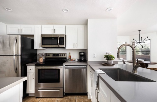 Paradise Valley Village Condominio | 🔥Modern Scottsdale Condo 🔥 Great Area! Golf | Heated Pool | Gym 🏈️⛳️🌴 ⚾