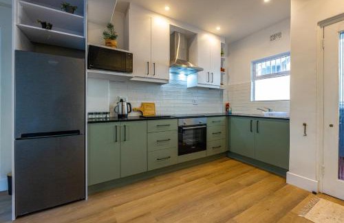 Fish Hoek Apartamento | Modern Seaside Apartment