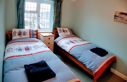 Harlyn Casa | Moderna cabaña junto al mar, que admite perros, a 200 metros de la playa en Harlyn Bay. nr Padstow