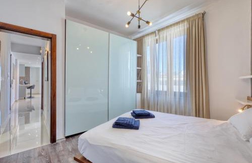 Tower Road Apartamento | Modern Seaside Penthouse Jacuzzi BBQ Sun Deck