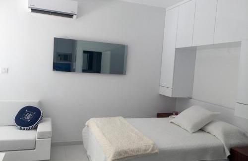 Agios Tychon Apartamento | Modern Seaview Beach Studio Limassol