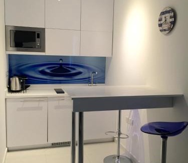 Agios Tychon Apartamento | Modern Seaview Beach Studio Limassol