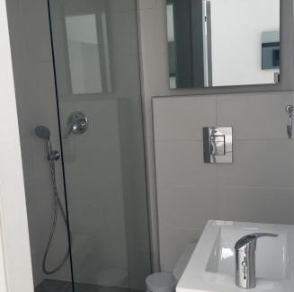 Agios Tychon Apartamento | Modern Seaview Beach Studio Limassol
