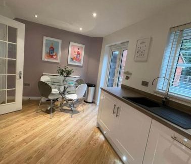 Sprowston Casa | Modern + Secluded 3 bed, 10 mins into city centre