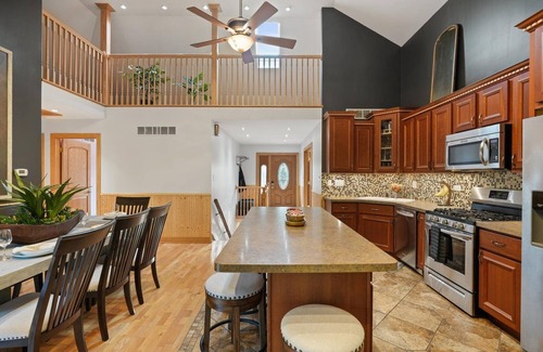 Necedah Cabina | Modern, secluded luxury cabin near Castle Rock & Petenwell Lakes + Wisc. Dells